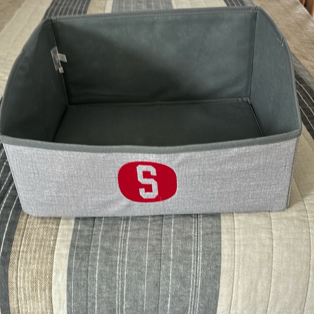 Gray bin